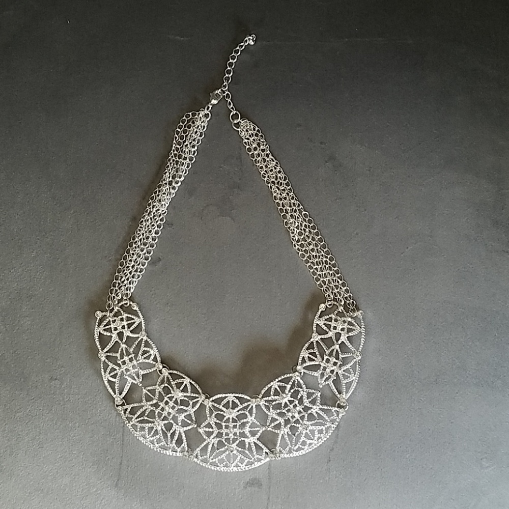 🌹Silver tone Bib Statement Necklace